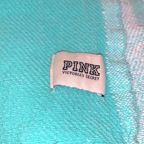 Victoria’s Secret PINK RARE Sea-foam Green Fringe Blanket - Picture 6 of 7